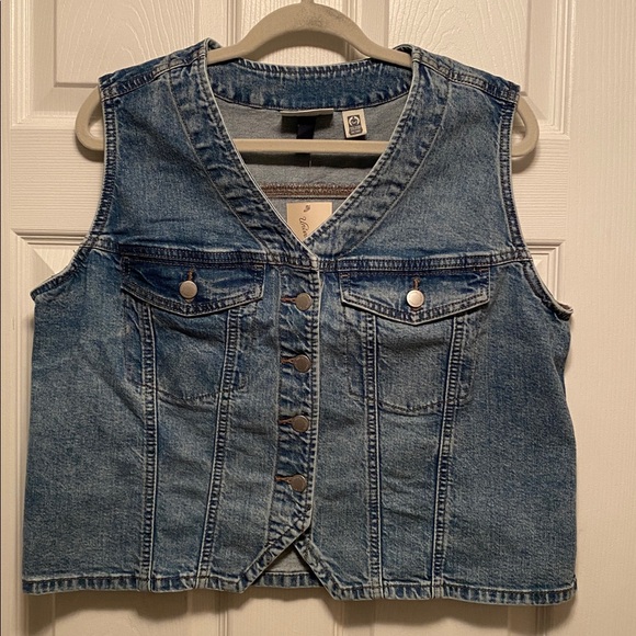 Universal Thread Jackets & Blazers - Universal Thread Medium Wash Denim Vest…size XL